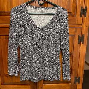 10/10$ bundle 10 (4-5$) items for 10$Jones New York Black & White paisley top